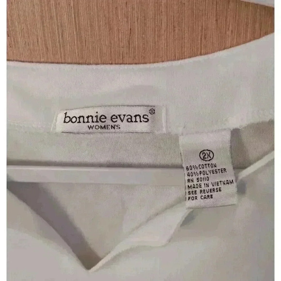 Bonnie Evans(2X) Ladies White/Floral Embroidered T-Shirt Short Sleeve Pink Flowe - Picture 2 of 4